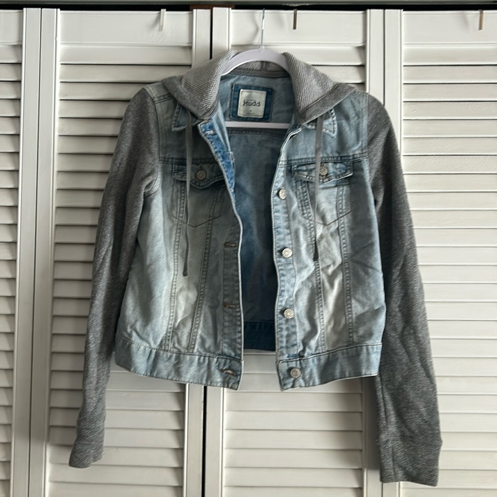 Jacket Blue Size M with Hood & pockets. Smoke Free Home No Rips No Stains